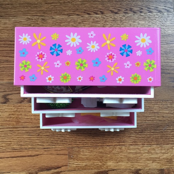 American Girl Jewelry/Play Box - Picture 3 of 7